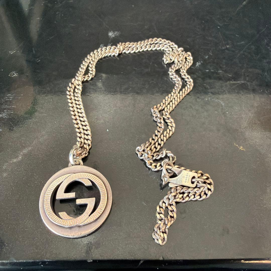 Gucci シルバーロゴペンダントネックレス GUCCI（グッチ） ネックレス メンズ Gロゴモチーフ シルバーブリット