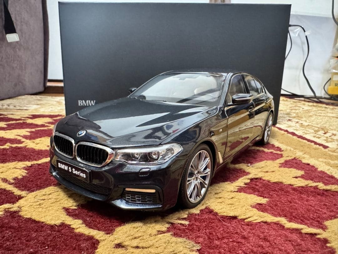 京商 1/18  5シリーズ G30 ブラックメタリック 5 Series