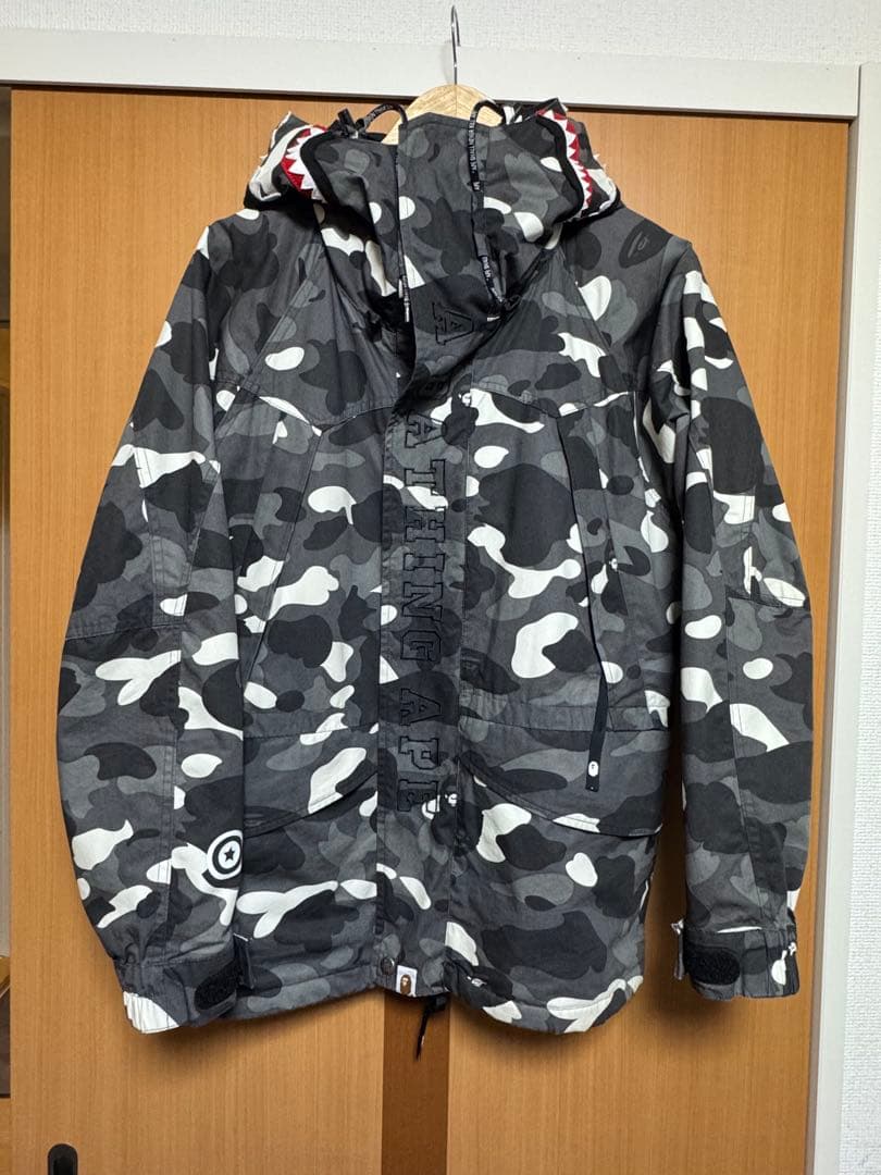 APE スノボジャケット　ブラックカモ