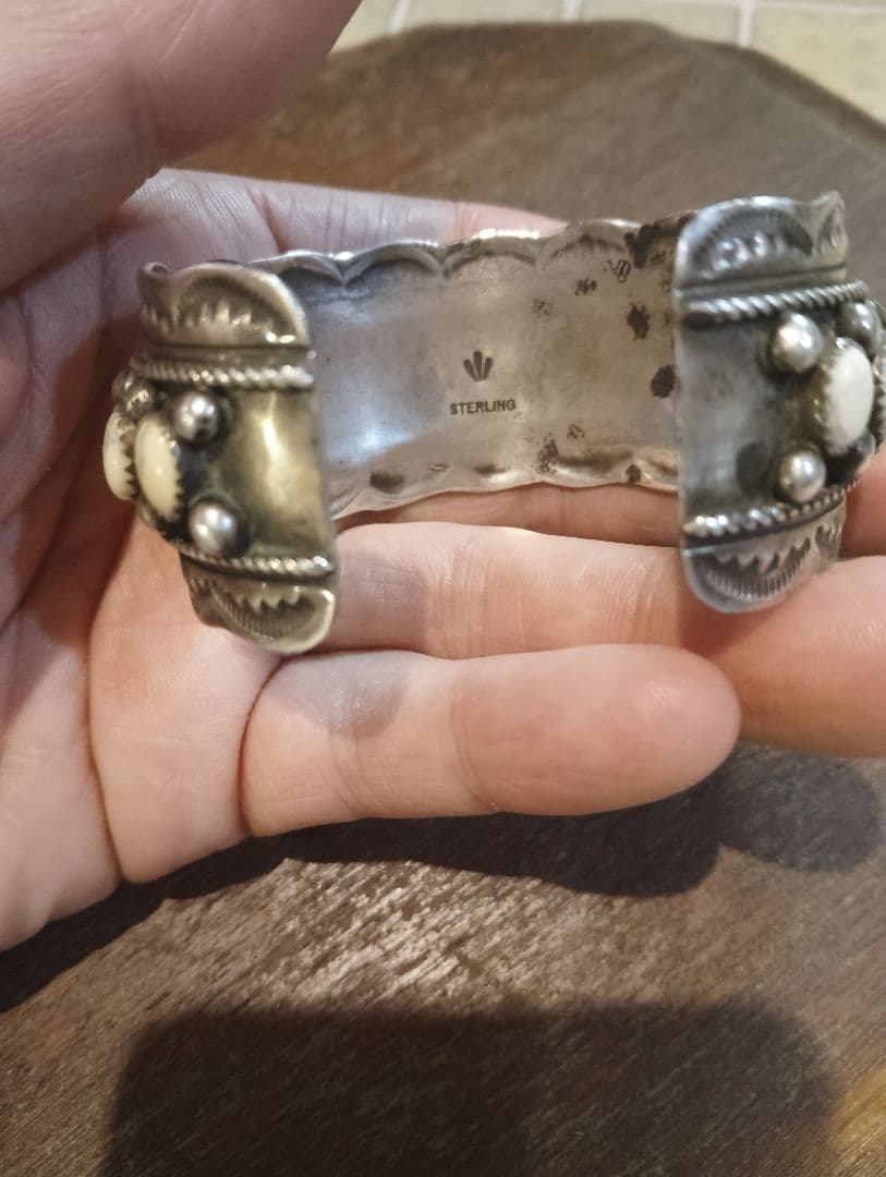 ま*】様 総重量57.7g ホワイトバッファロー特注ブレス ナバホ ズニ