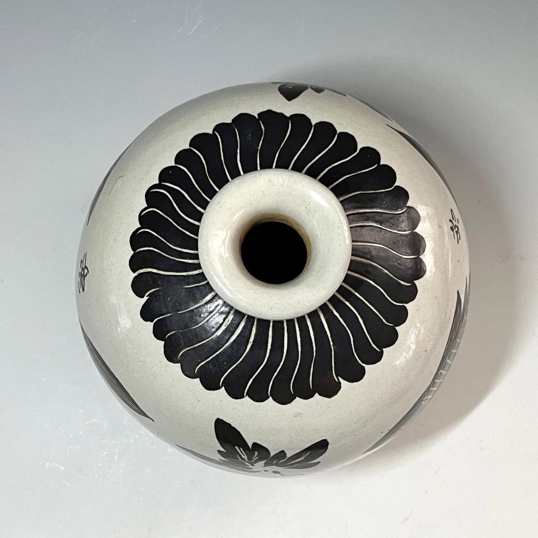 唐物 磁州窯 白地陰刻文魚紋瓶 白化粧無地陶 灰褐色