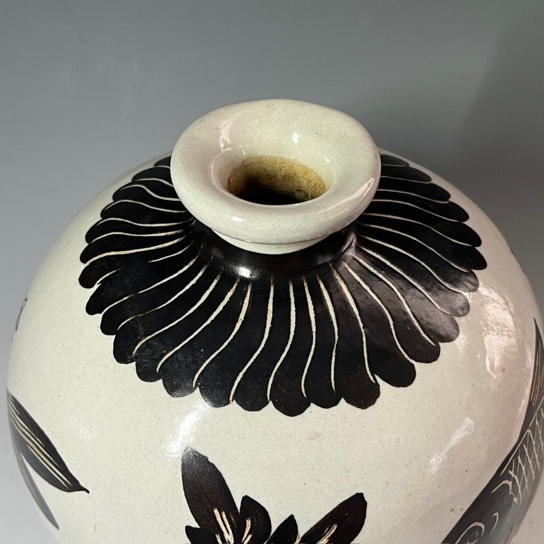 唐物 磁州窯 白地陰刻文魚紋瓶 白化粧無地陶 灰褐色