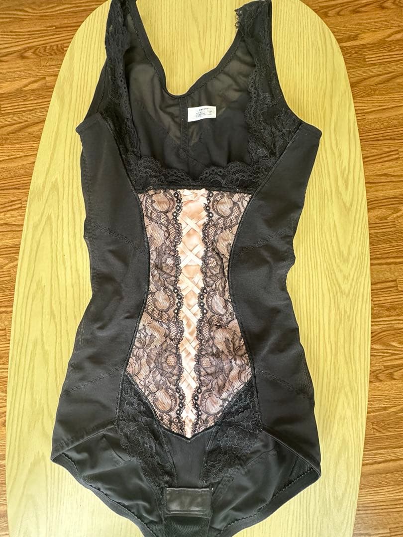 エルローズ　エクラン　光電子　カップレスボディスーツ 補正下着 75M