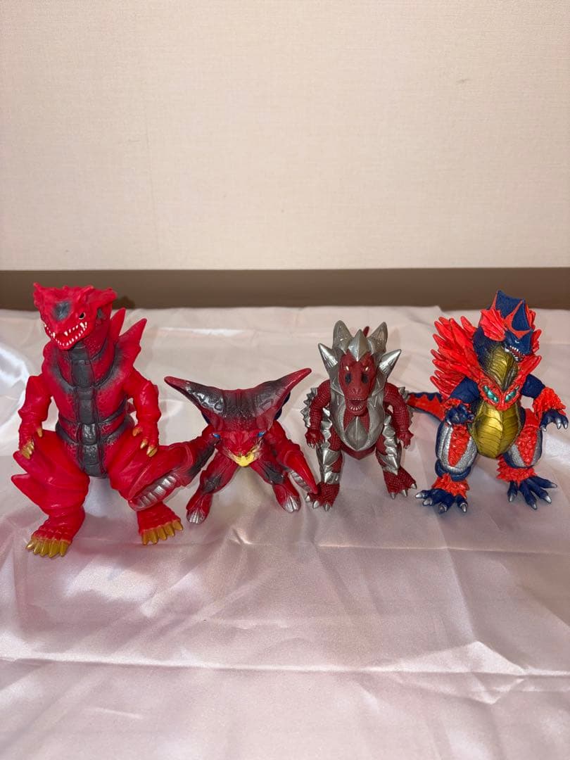 ウルトラマンダイナ 怪獣ソフビセット 一部タグあり - メルカリ