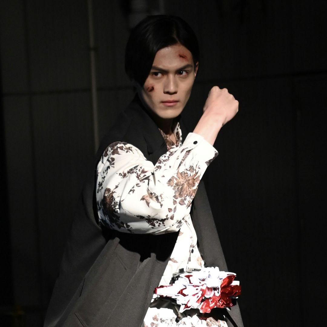 6/7まで出品]仮面ライダーギーツ浮世英寿着用衣装トレンチロングベスト