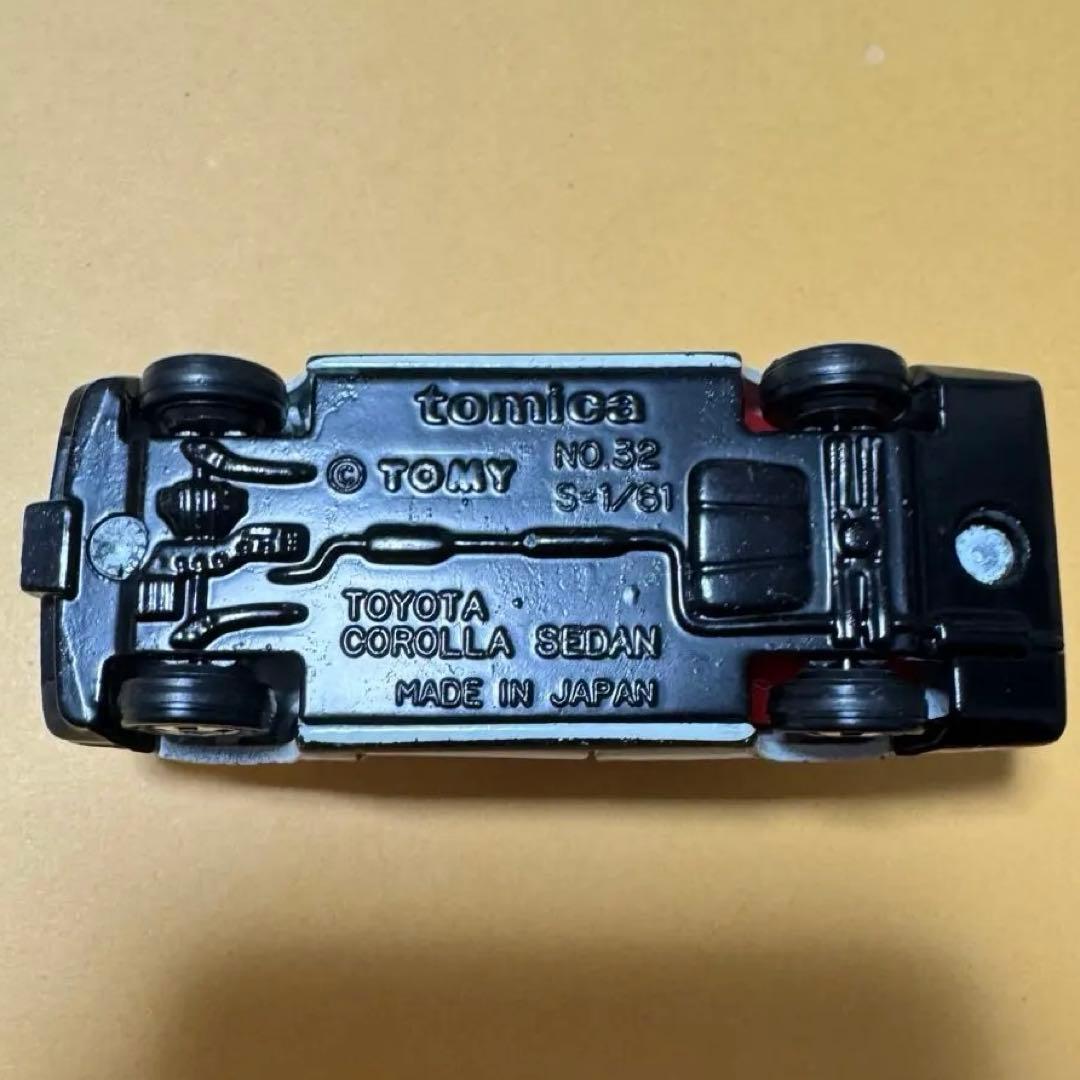 激安価格！】トミカ トヨタ カローラ セダン 4ドア 日本製 No.32 黒箱
