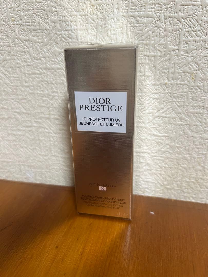 新品未使用Dior プレステージプロテクターUVルミエールBB 00