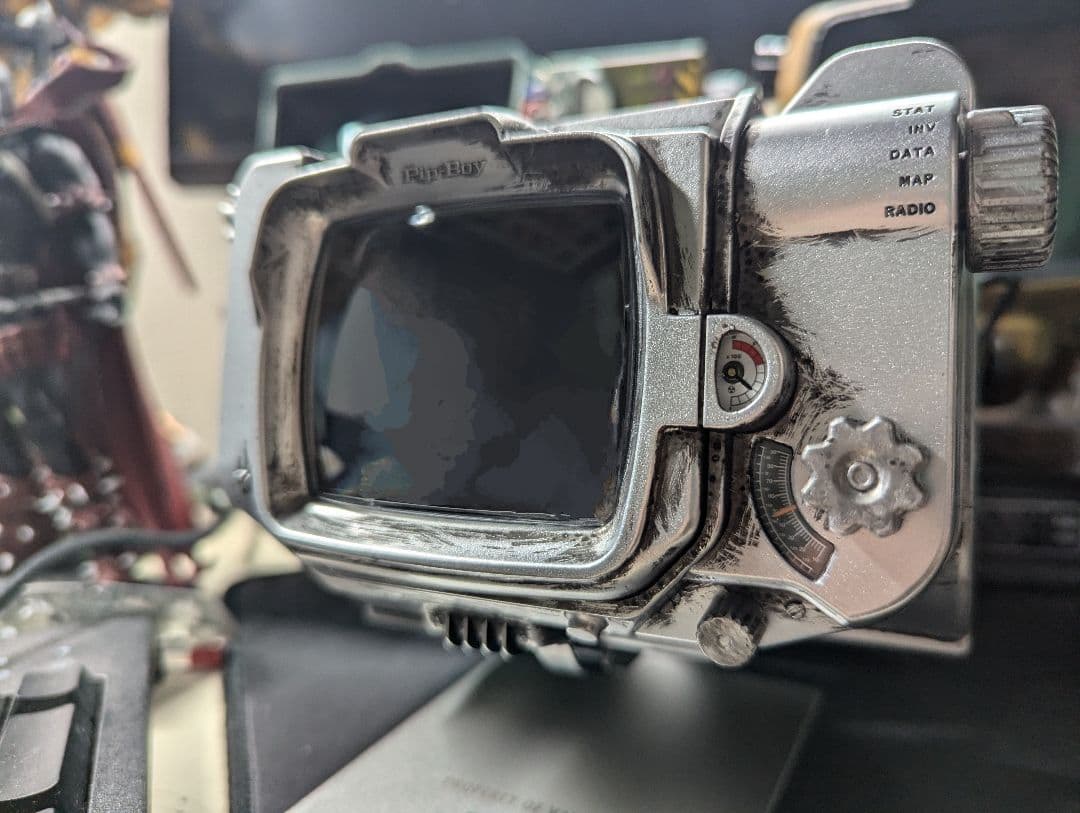 Fallout pipboy3000markⅤ Fallout TVショーのPipboyの正式名称は、現在「Pip-boy 3000 Mk V」と