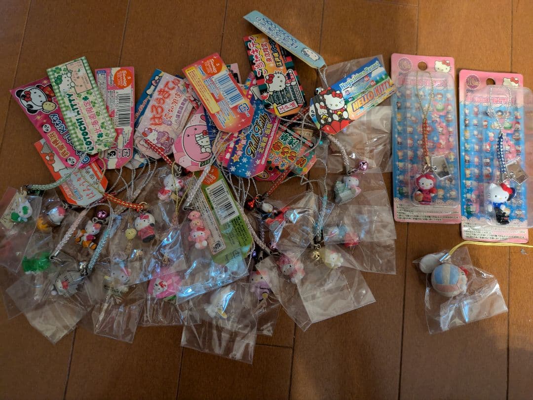 ハローキティ　根付　ストラップ　25個　まとめ売り USJ ハローキティ ストラップ ご当地キティ 根付け 4点セット - メルカリ