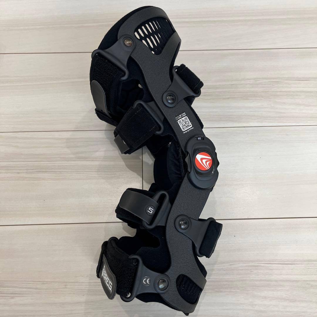 右膝用装具BREG FUSION前十字靭帯断裂