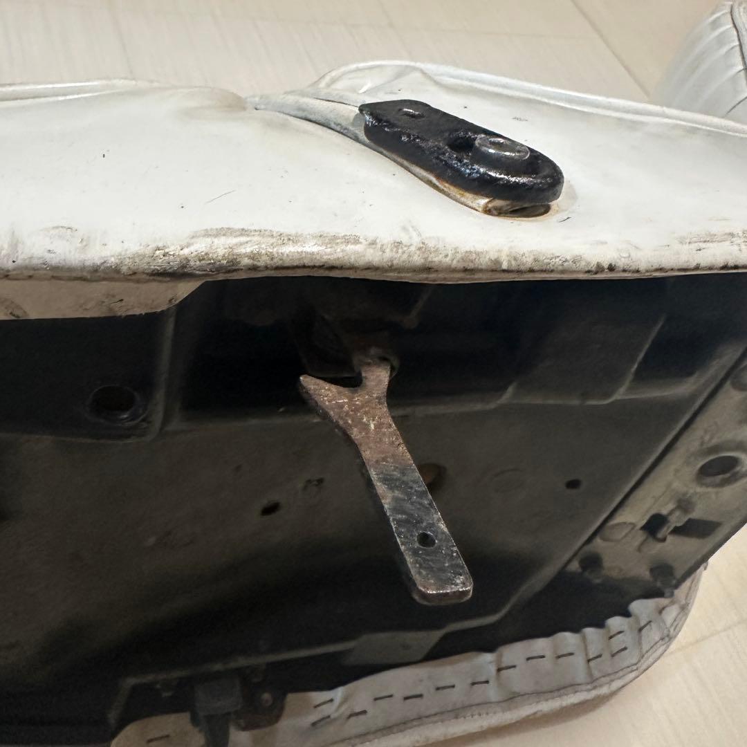 GSX250E ゴキ 3段シート タックロールシート 白 エナメル 45cm - メルカリ