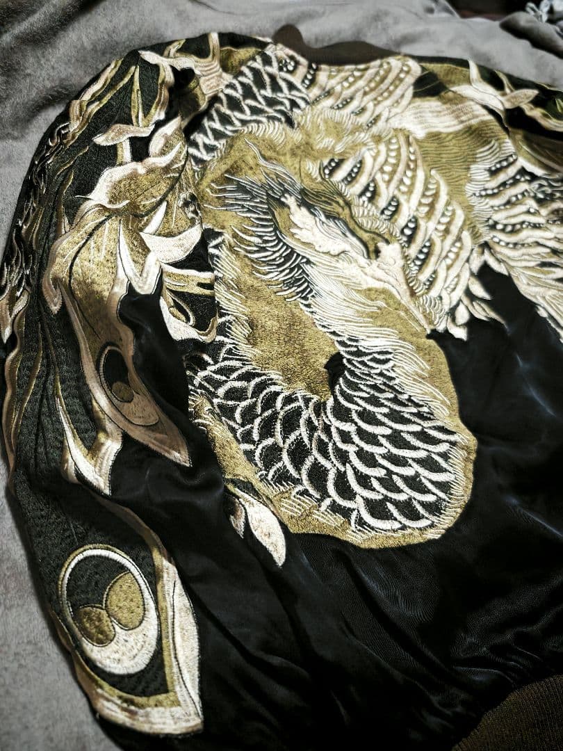 limited 日本限定 SCRIPT スカジャン 孔雀刺繍 100% silk - メルカリ