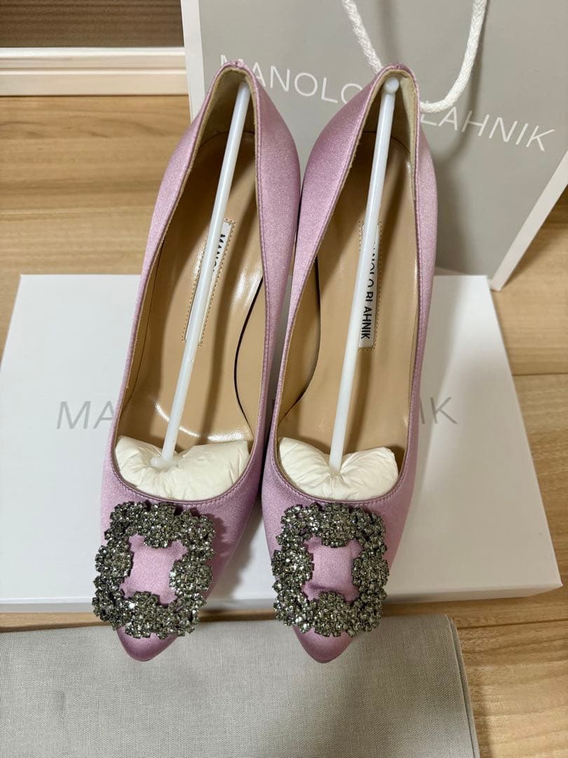 【新品未使用品】MANOLO BLAHNIK ハンギシ9cmヒール　37