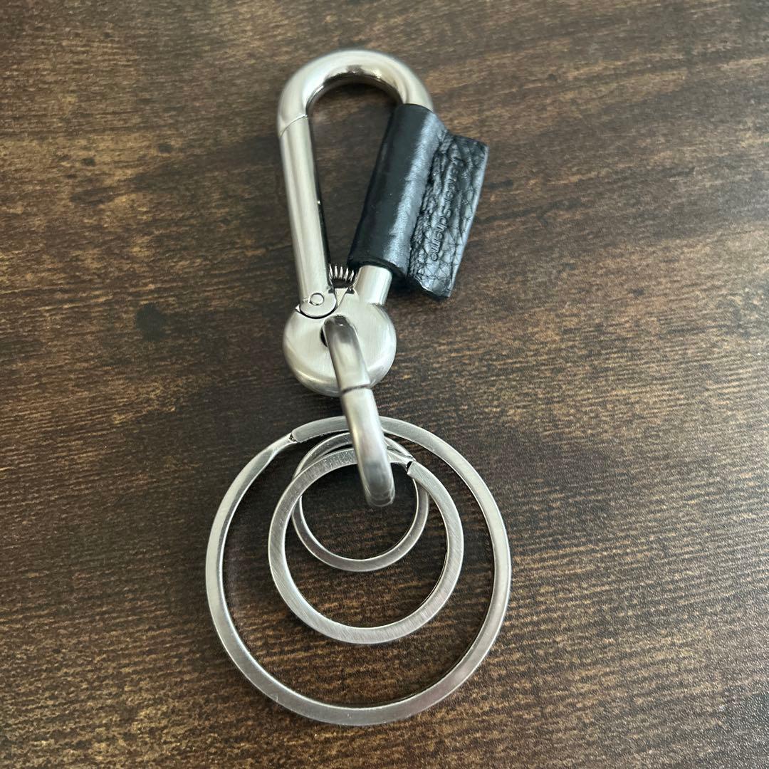 エンダースキーマ カラビナ キーホルダー 黒 3連リング