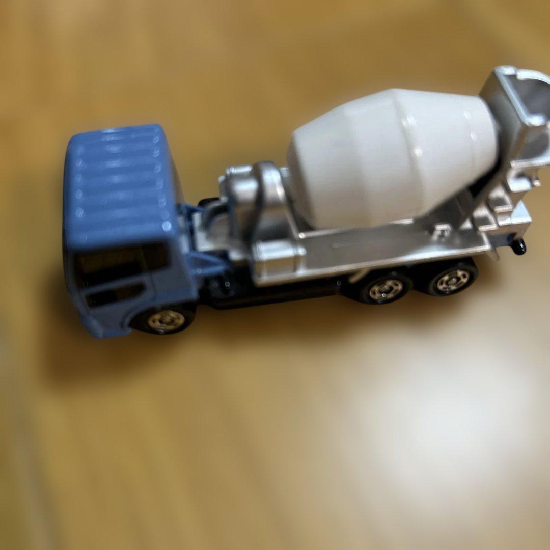 トミカ クレーン車とコンクリートミキサー車 2台 - メルカリ