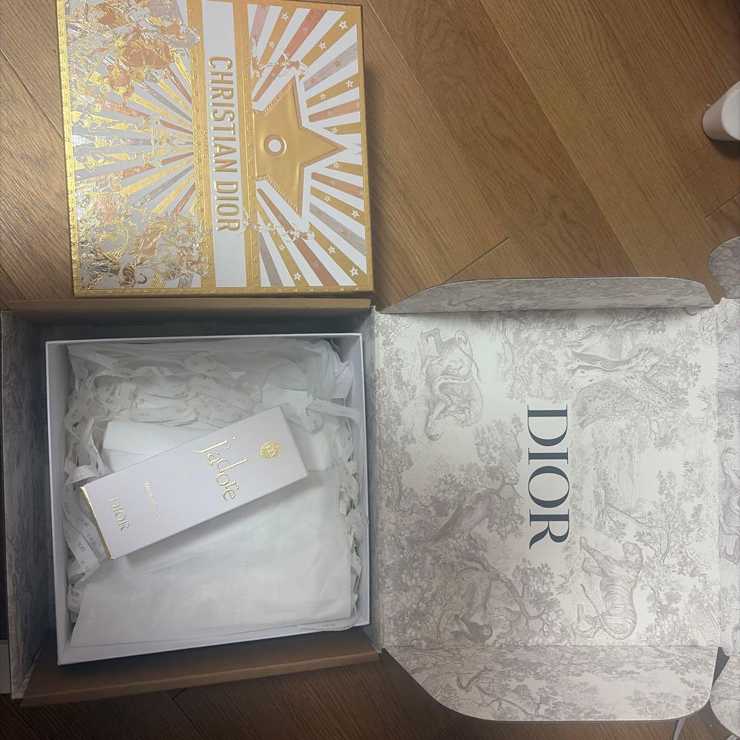 Dior J'adore 香水 ギフトボックス入り