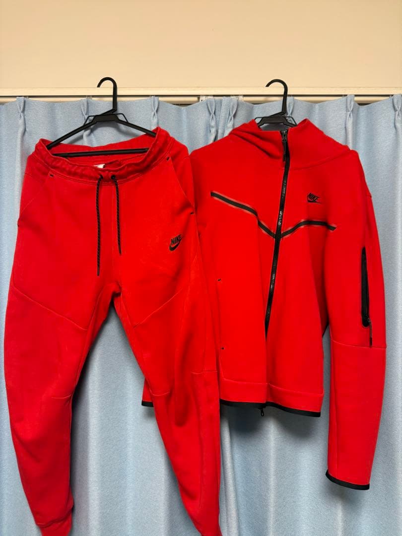 Nike tech 赤