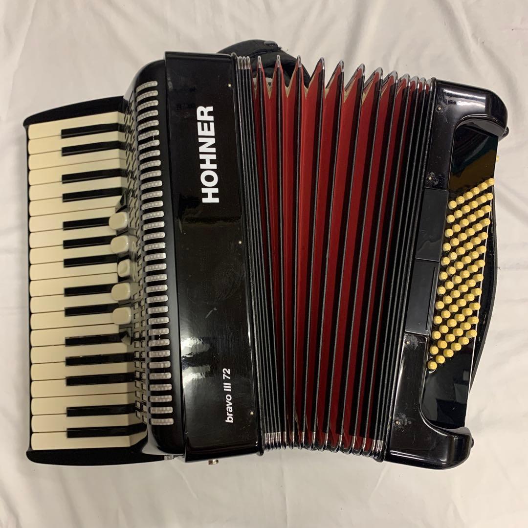 Hohner Bravo III 72 アコーディオン　 34鍵 72ベース Amazon.com: Hohner Bravo III 72 Chromatic Piano Key Accordion (Jet