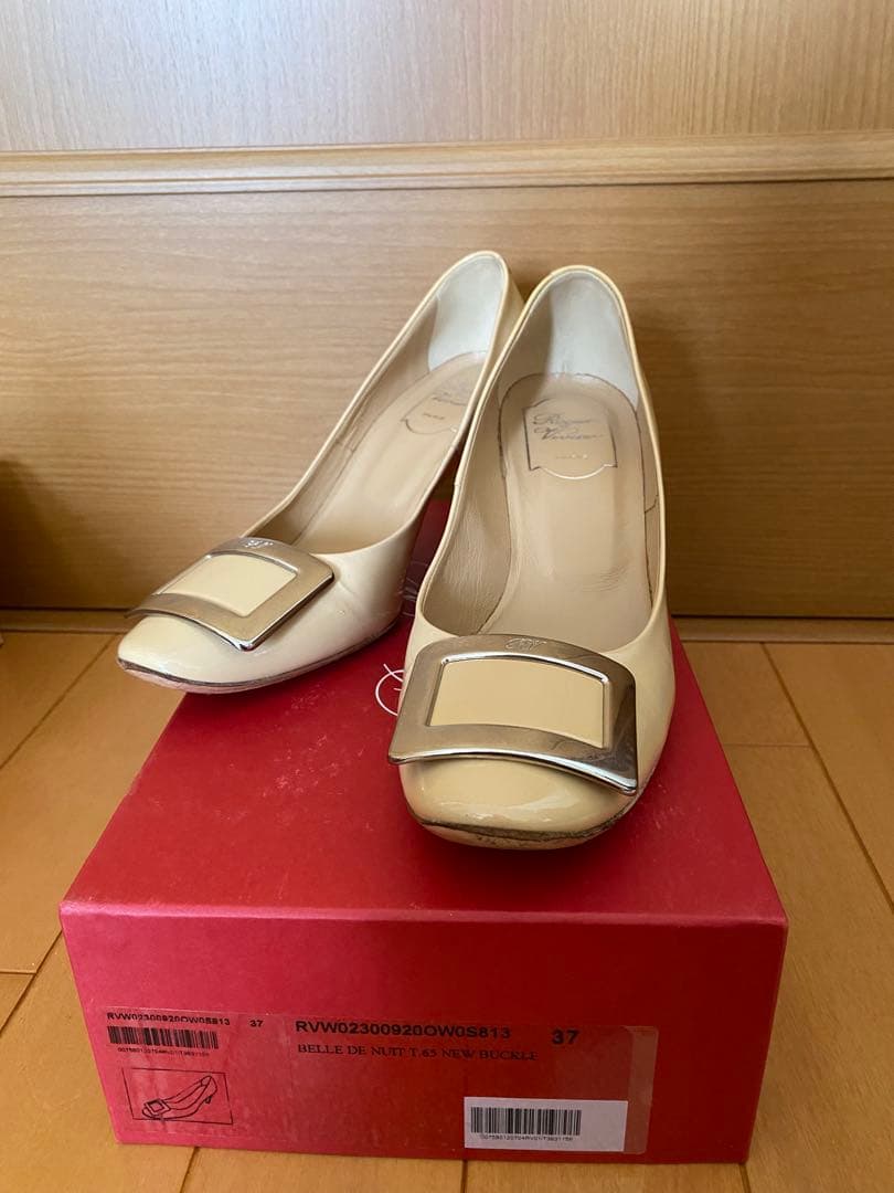 ロジェヴィヴィエ Roger Vivierスクエアバックルパンプス 37パテント 中古・古着通販】Roger Vivier (ロジェ ヴィヴィエ) スクエアバックル