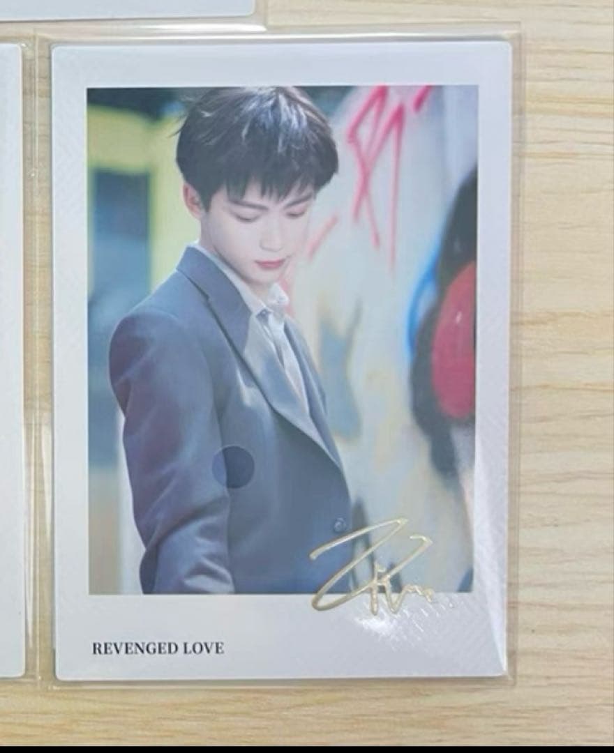 逆愛 REVENGED LOVE CAFE 限定 梓渝サイン入りポラロイドカード - メルカリ