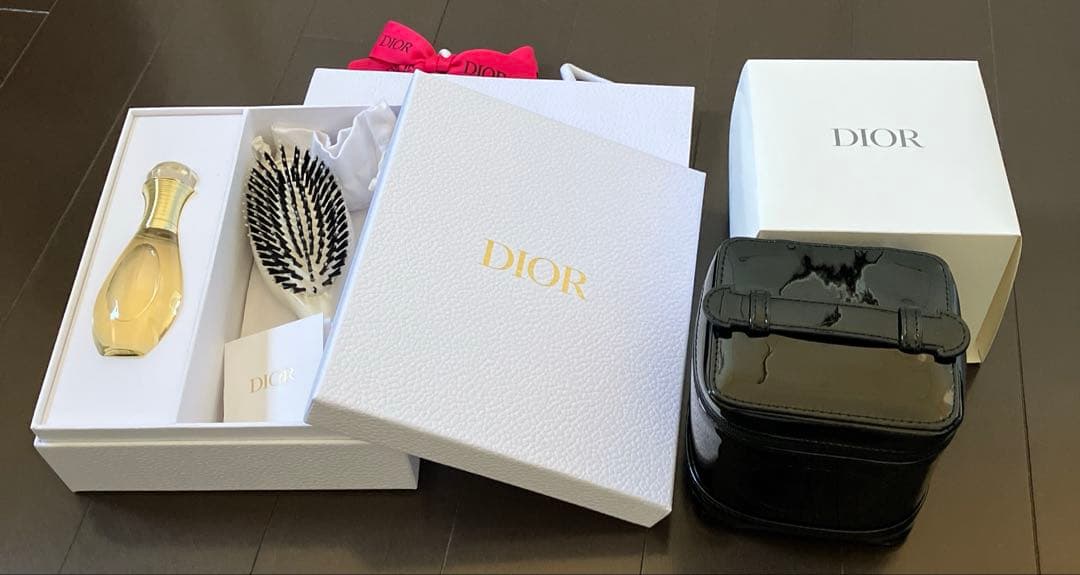 Dior ディオール ノベルティ バニティポーチ、ブラシ ヘアミスト付 DIOR ディオール ポーチ 黒 2026限定 バニティ型 ノベルティ&おまけ付