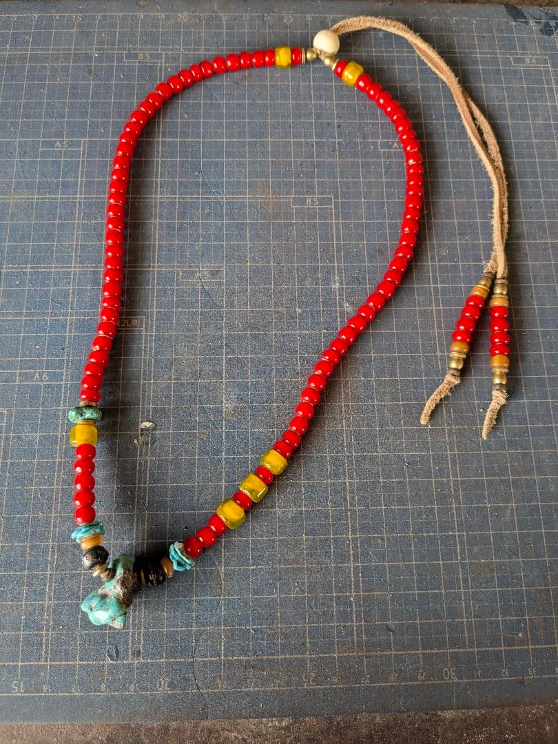 ビンテージホワイトハーツ使用　ビーズネックレス　ハンドメイド　カスタム可能