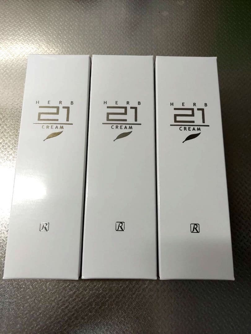 ロイヤル化粧品 ロイヤルハーブ21クリーム　50g✕3本セット ロイヤルミスト付 Amazon | ロイヤル化粧品 ロイヤルハーブ 21クリーム 50g 保湿 純金箔