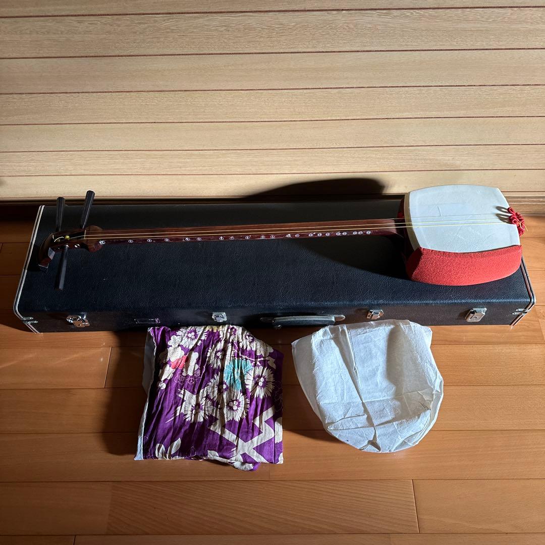 三味線本体 細棹 3弦 ハードケース付き 秋田三味線 長唄等 美品 朱色