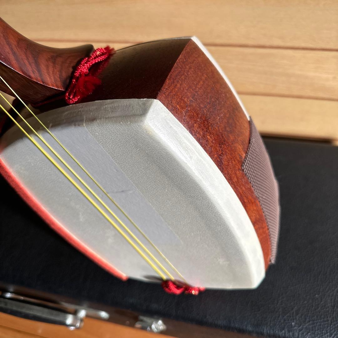 三味線本体 細棹 3弦 ハードケース付き 秋田三味線 長唄等 美品 朱色