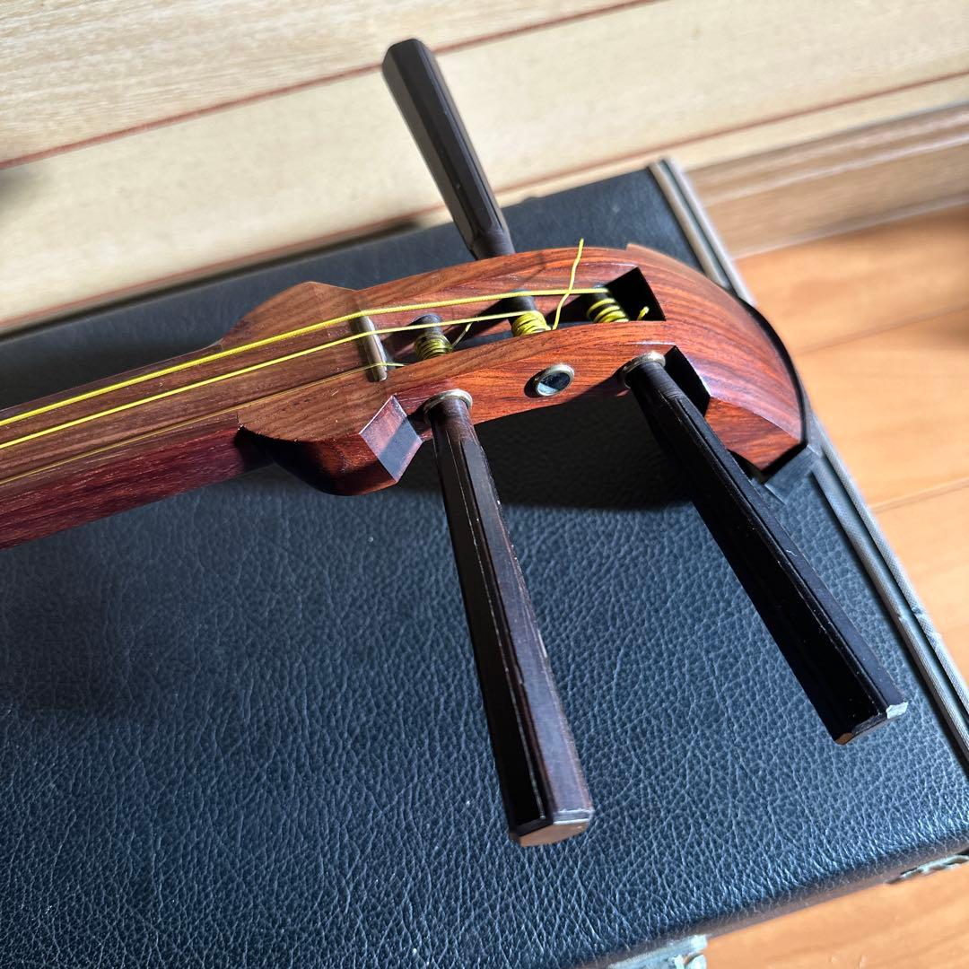 三味線本体 細棹 3弦 ハードケース付き 秋田三味線 長唄等 美品 朱色