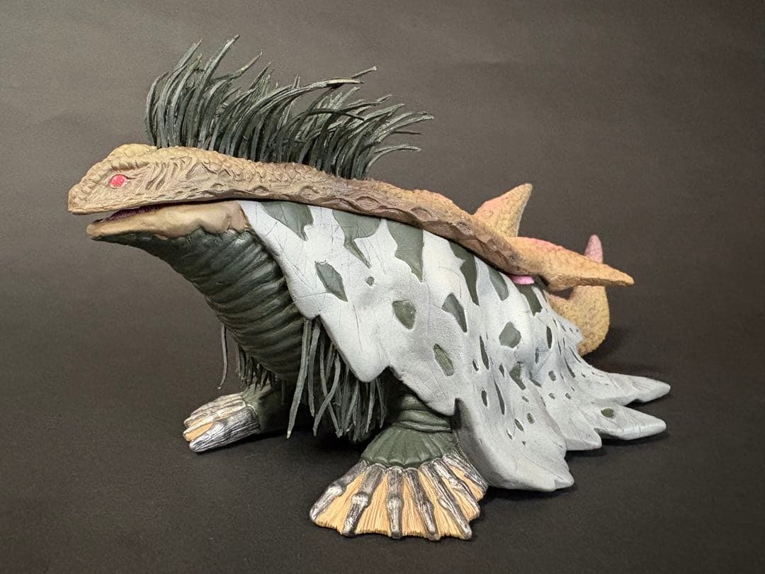 ご依頼品 巨大顎海獣スキューラ ソフビ 改修 リペイント