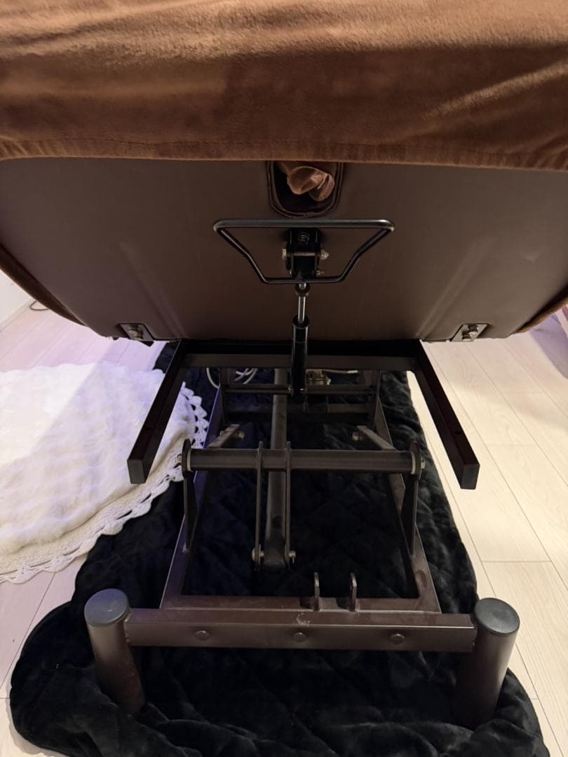 電動昇降ベッド　　マッサージ、整体、施術などに使用可能！