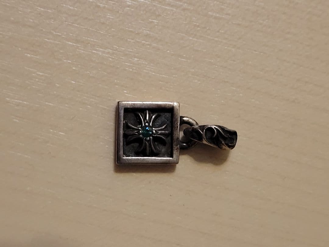 クロムハーツ フレームドチャーム 　エメラルド