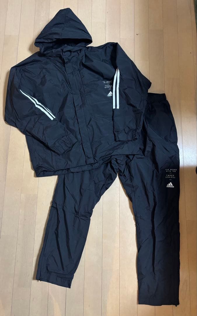 送料込み　adidas ウィンドブレーカー上下セット