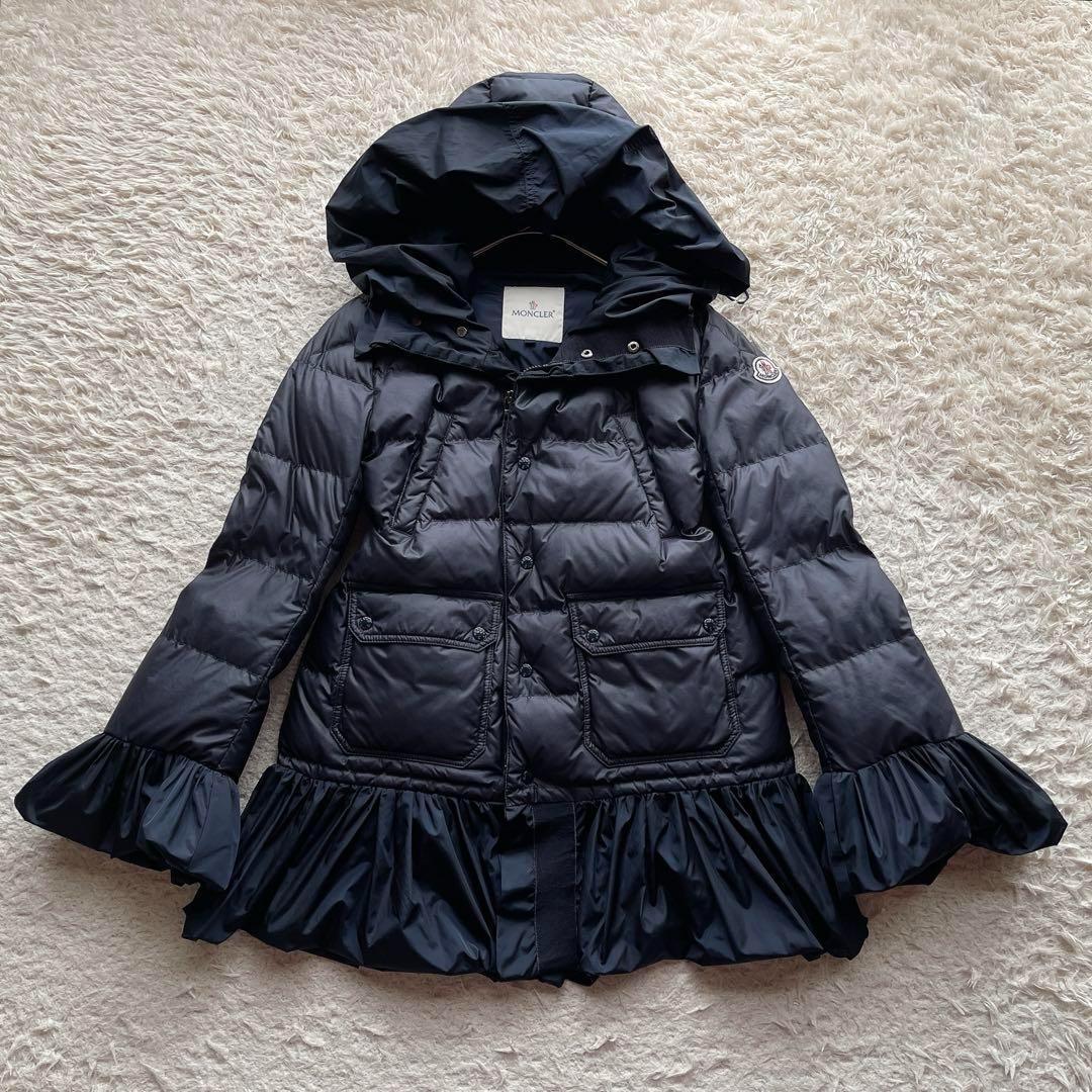 希少】モンクレール sacaiコラボ ダウンジャケット SERI フリル 紺
