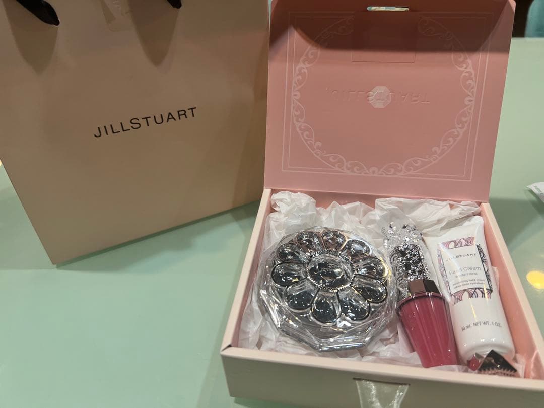 ジルスチュアート　ギフトボックス