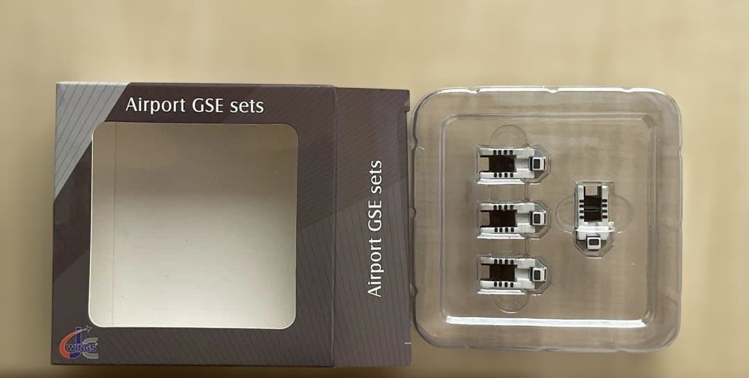 Airport GSE sets 4個入り トーイングトラクター 1/400