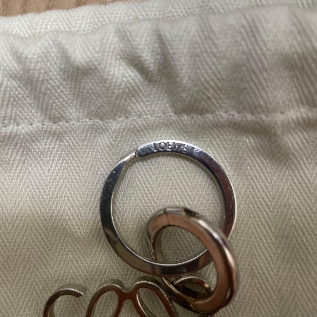 り*ん様 ロエベ アナグラム キーリング （シルバー） - メルカリ