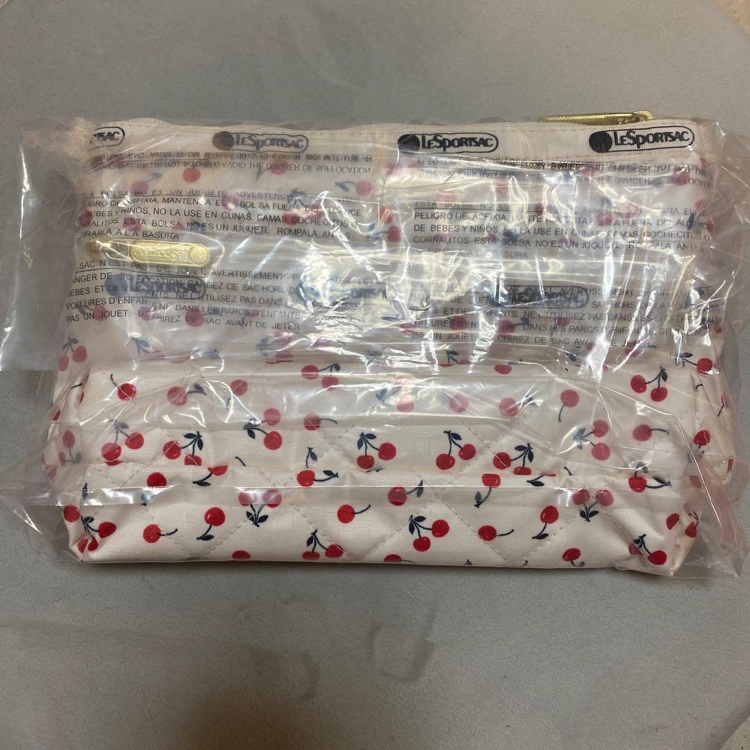 神崎恵コラボ レスポートサックポーチ チェリー柄 - メルカリ