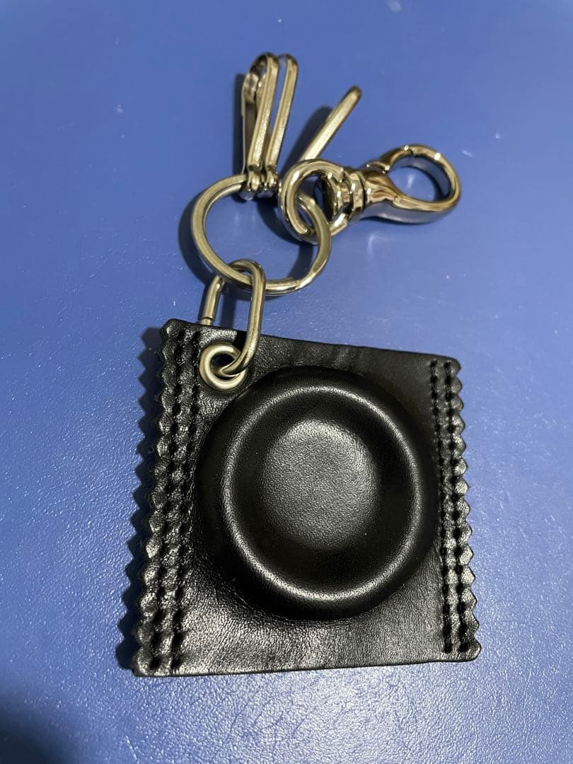 SKIN コンドームキーホルダーキーリング 新品未使用 牛革