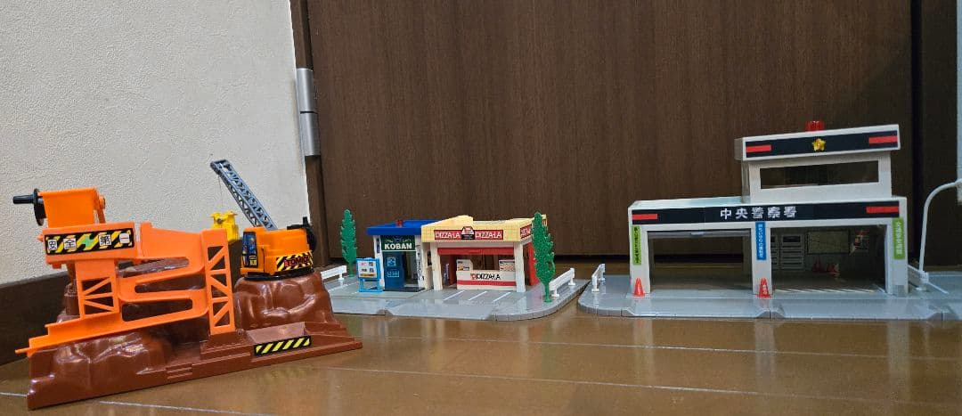 【美品】トミカタウン 警察署 ピザーラ 交番 建設現場