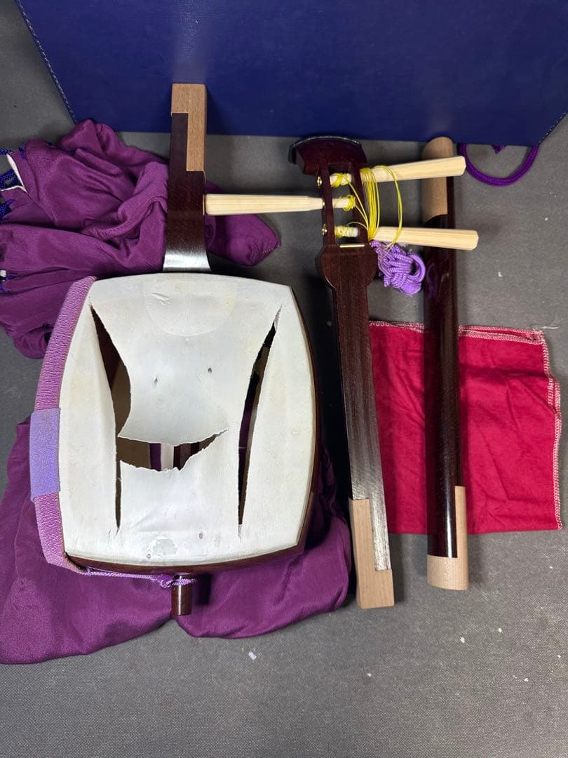 三味線　紅木　紫檀製　糸巻き天然素材 　弦楽器　民謡 伝統楽器