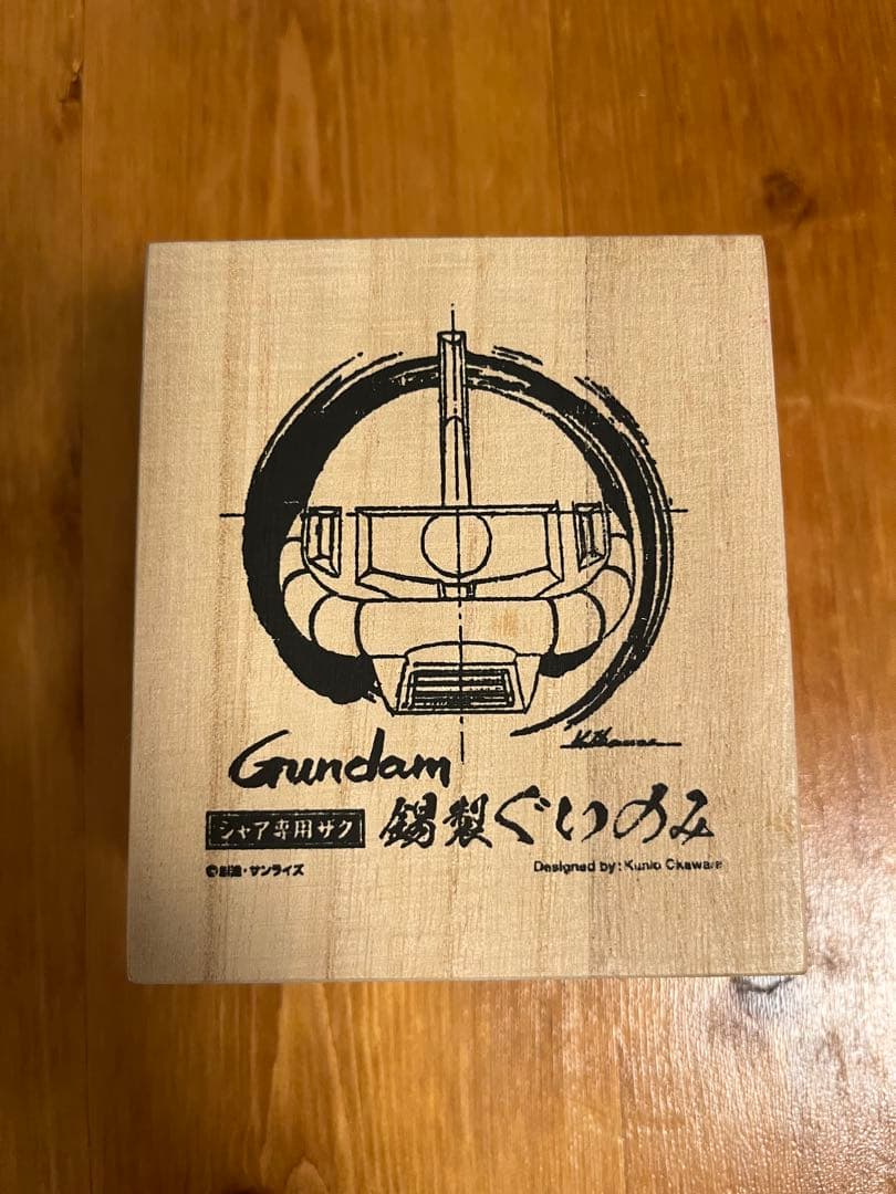 ガンダム 錫製ぐい呑み シャア専用ザク 木箱入り 限定品 Gundam ガンダム・シャア専用ザクの頭部が“酒器”に変形 大河原邦男氏と400年の