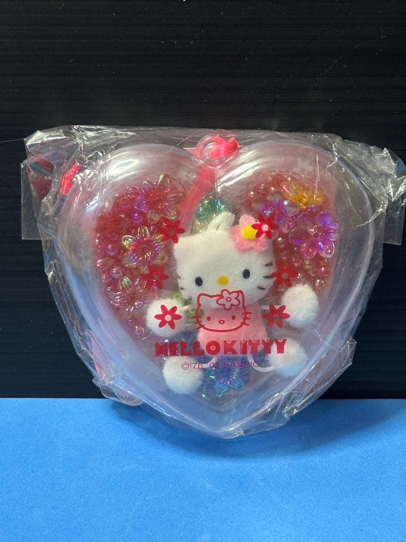 サンリオ　キティ　マスコット付きビーズセット　2002 レトロ 希少