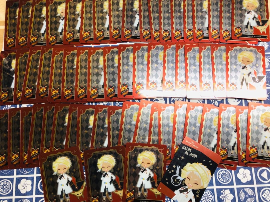 ツイステ　ツイステッドワンダーランド   メタルカード3  実験着　カリム カードダスドットコム 公式サイト | 商品情報 - ディズニー