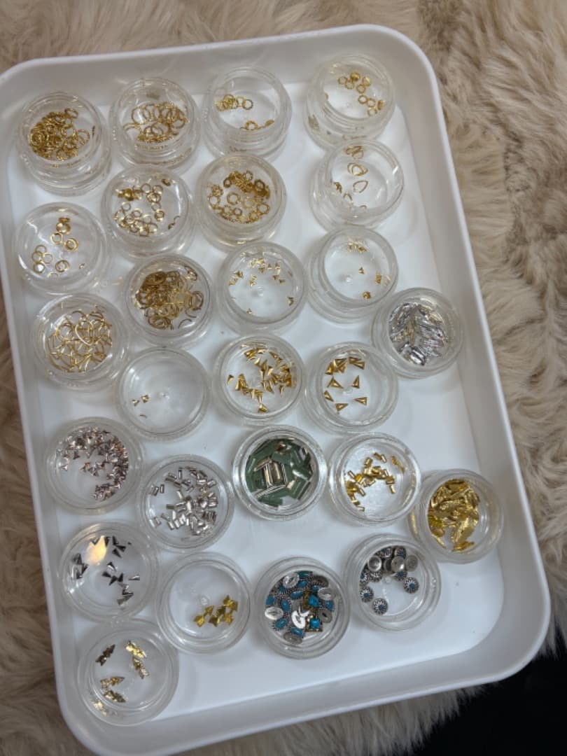 【219種のネイルパーツ】多色 透明ケース付き★