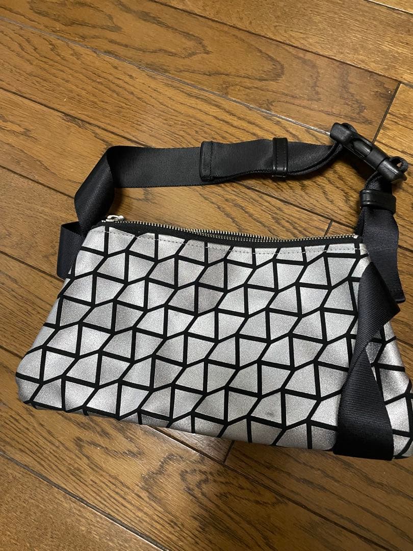 chi.wata ボディバッグ　黒&シルバー