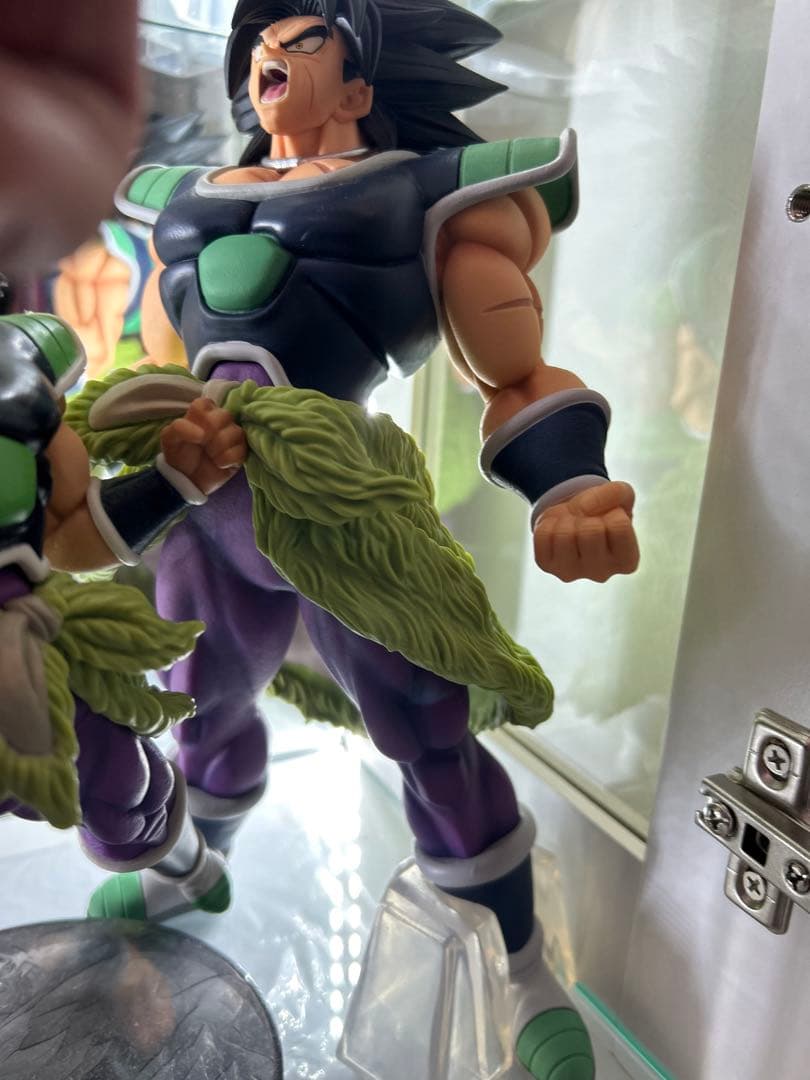 ブロリー黒髪２体　セーパーサイヤ人一体 暴走一の計4体！黒髪はレアだと思います。