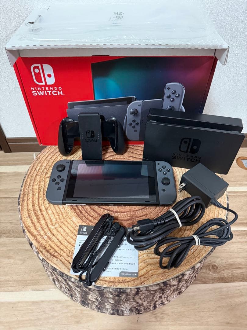 Nintendo Switch ニンテンドースイッチ本体　グレー②