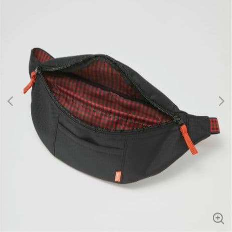 新品ファミリアfamiliar ボディバッグ　BK ブラック　赤系チェック
